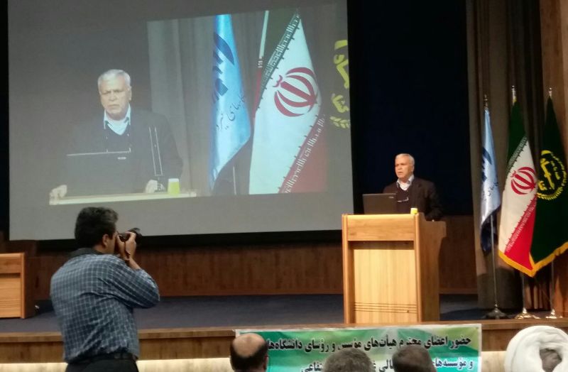 امکانات دانشگاه آزاد برای غیردولتی ها وجود ندارد