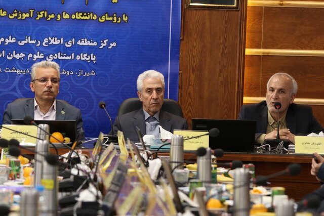 قرار نیست دانشگاه پیام نور تعطیل شود/اساتید از قالب تدریس سنتی خارج شوند