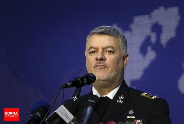 دریادار خانزادی: وحدت تنها راه برون رفت از تحریم‌ها و جنگ اقتصادی دشمن است