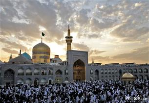 تشرف دانشجویان غیرایرانی دانشگاه آزاد اسلامی به حرم مطهر رضوی