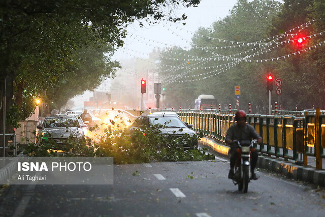٢٠ حادثه مرتبط با طوفان در تهران به وقوع پیوست