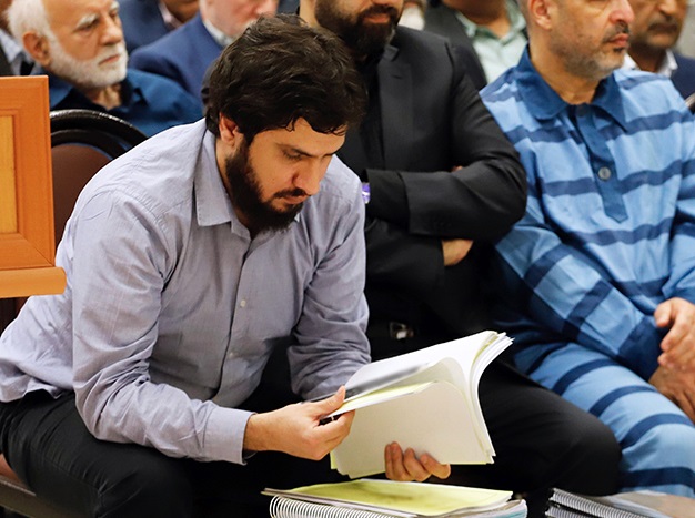 سید هادی رضوی ۱۰۷ میلیارد تومان از شبکه بانکی خارج و صرف عیش و نوش کرده / متهم: داماد شریعتمداری، وزیر کار هستم نه نتانیاهو