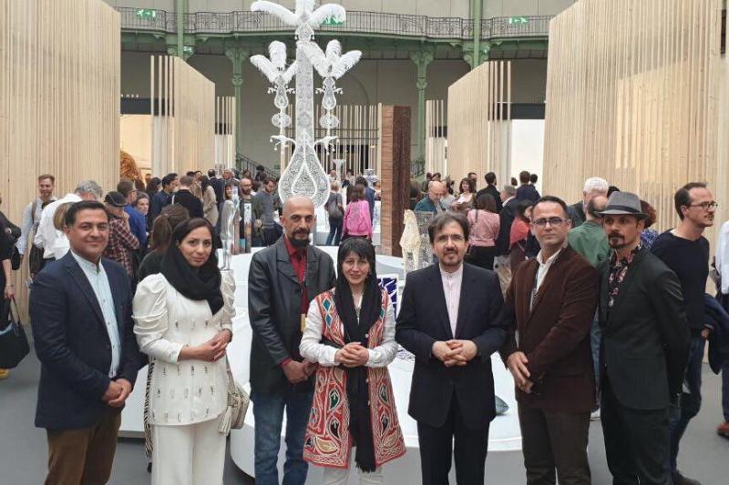 قاسمی از بخش ایران نمایشگاه بین المللی فاین کرفت پاریس بازدید کرد