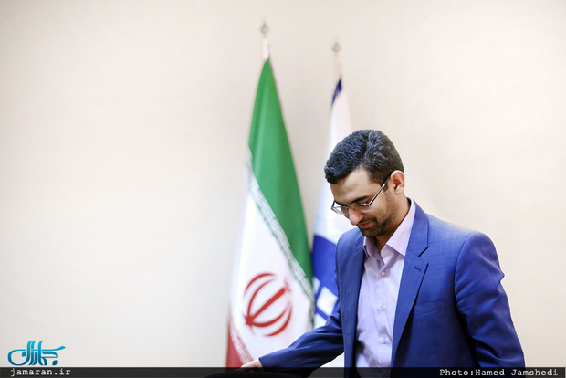 کنایه وزیر ارتباطات به صنعت خودرو