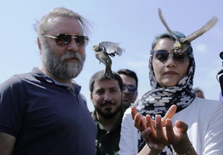 بازیگران ۱۰۰ گونه جانوری را در پارک ملی خُجیر رها کردند