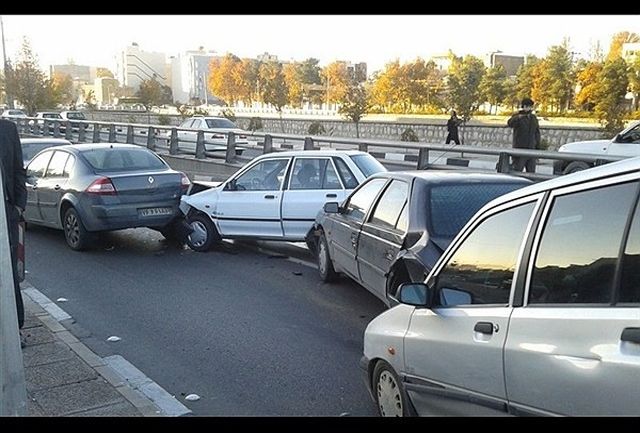 تصادف زنجیرهای 16 مصدوم برجای گذاشت