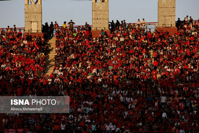 با بیش از 2 ساعت تاخیر، دیدار پرسپولیس و داماش بالاخره آغاز شد