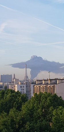 آتش‌سوزی گسترده در نزدیکی برج ایفل+عکس