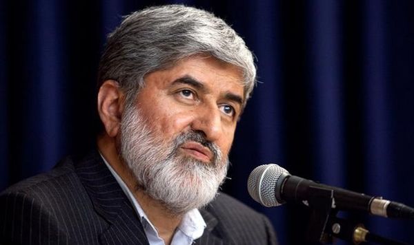 واکنش علی مطهری به لغو پوشیدن اجباری چادر در دادگاه‌ها