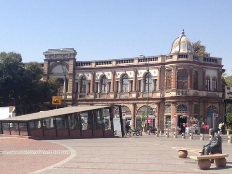 توافق شهرداری با مالکان بنای تاریخی میدان حسنآباد برای آغاز مرمت