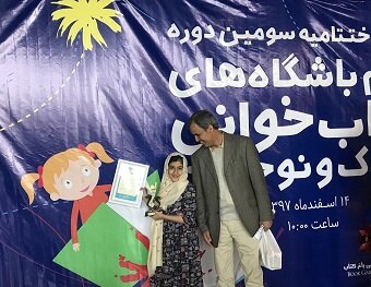 مادر و دختری که مروج کتابخوانی هستند