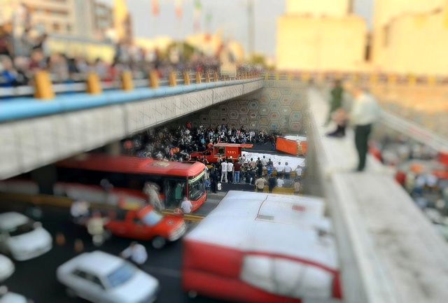اقدام به خودکشی دختر 25 ساله از بالای پلی در خیابان پیروزی تهران / با اقدام به موقع نیروهای امدادی منصرف شد