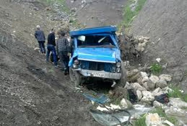 3 کشته و 9 مصدوم در پی سقوط نیسان به دره‌