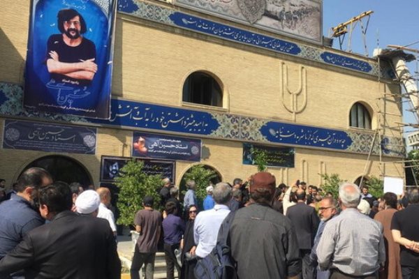 حسین آهی با بدرقه گرم جامعه رادیو راهی خانه ابدی شد
