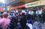 تجمع مقابل شهرداری تهران به خاطر سگ‌کشی