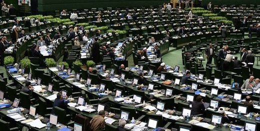 کنایه به حرکات دیوانهوار ترامپ از تریبون مجلس