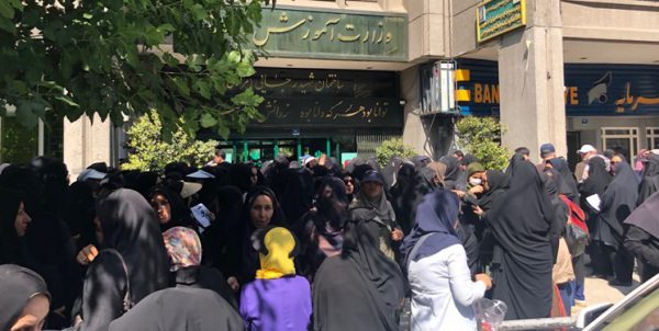 معلمان حق‌التدریس و خرید خدمات مقابل آموزش و پرورش تجمع کردند