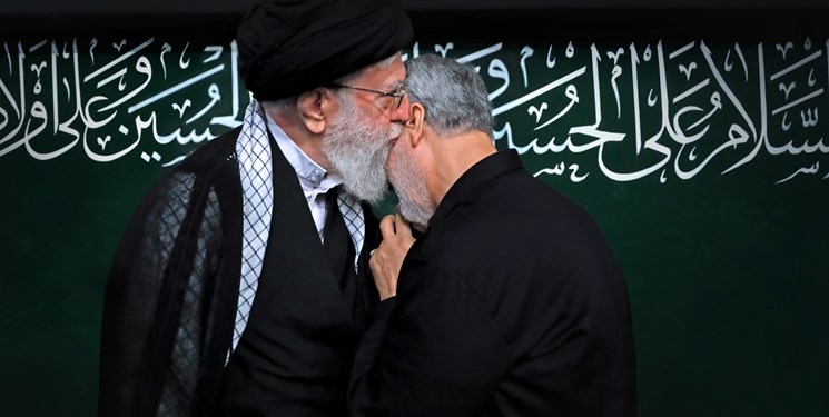 خاکسپاری سردار سلیمانی با عبای نماز شب رهبر انقلاب
