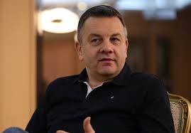 سرمربی تیم ملی والیبال از ایران رفت