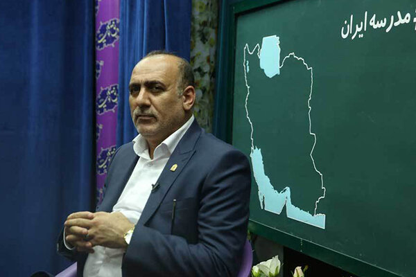 آموزش و پرورش از برگزیدگان «جشنواره معلمان هنرمند» حمایت میکند