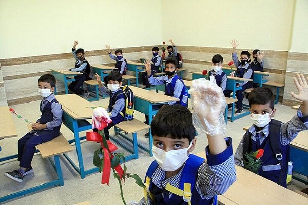 نگرانی والدین از بازگشایی حضوری مدارس/کلاس ۱۲ متری و ۱۵ دانش
آموز