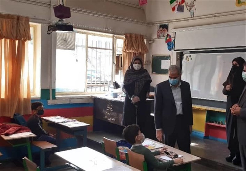 وزیر آموزش و پرورش بازدید از مدارس را از مدرسه شاهد آغاز کرد