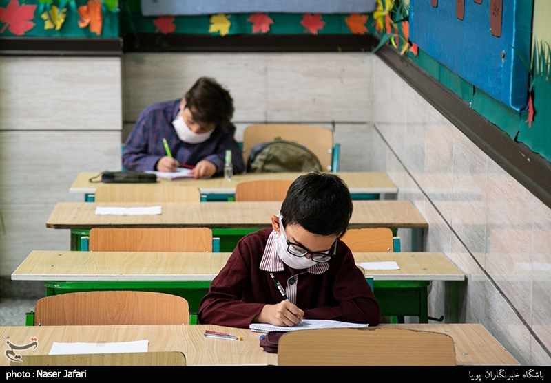 ۴۶ درصد دانش‌آموزان مدارس شاهد از خانواده ایثارگران نیستند/اعزام برترین معلمان به مدارس شاهد