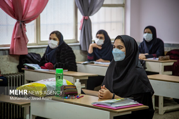 مدارس برخی از مناطق استان تهران ۲ روز آینده غیرحضوری
است