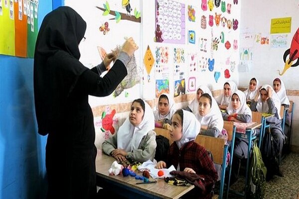 برخی از خطوط انقلاب گذشتند/ معلمان افسران تولید علم