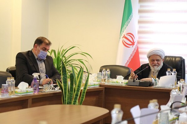 صندوق ذخیره فرهنگیان مطالبات خود را از منابع دولتی دریافت
کند