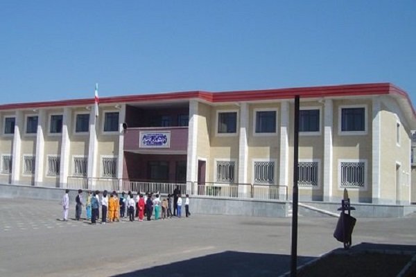 بخش برزگی از املاک آموزش و پرورش را خیرین اهداکرده‌اند