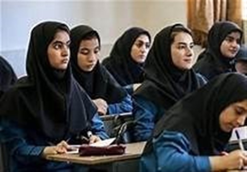 گلایه یک معلم به معاونان آموزش و پرورش: دنیای نوجوانان را به رسمیت نشناخته‌ایم