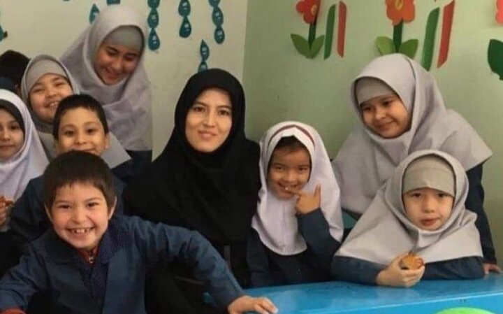 الفبای درد در مدارس خودگردان/ تحصیل کودکان مهاجر لنگ مجوز و
مدرسه