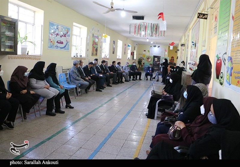 مدارس نمی‌توانند از ارائه پرونده تحصیلی دانش‌آموز به مادر ممانعت کنند
