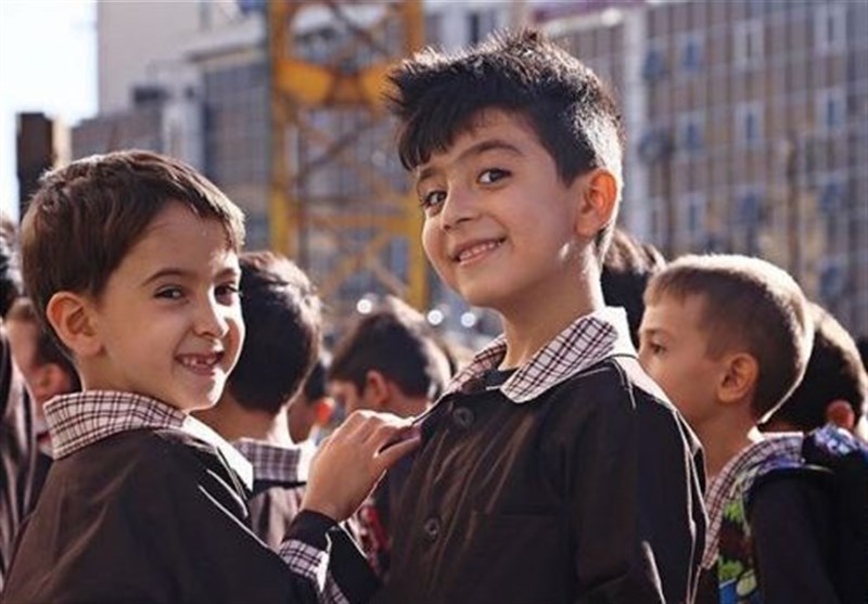 مدت زمان آموزش دانش آموزان ابتدایی ۵ زنگ ۴۵ دقیقه‌ای است