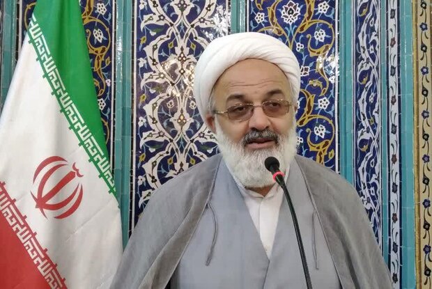 معلمان در کنار تدریس اخلاق را به دانش آموزان
بیاموزند