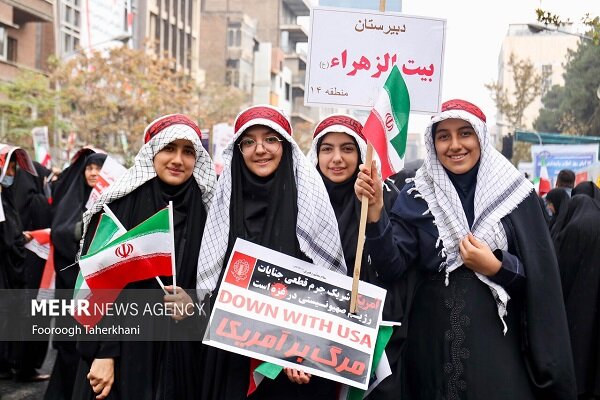 دانش آموزان از علت حضورشان در راهپیمایی سیزده آبان
گفتند