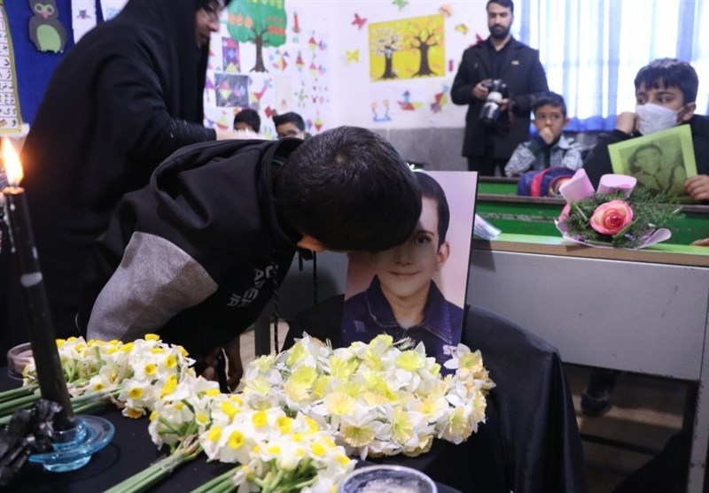 تصاویر/ ۲۳ دانشآموز شهید غایب کلاسهای درس امروز