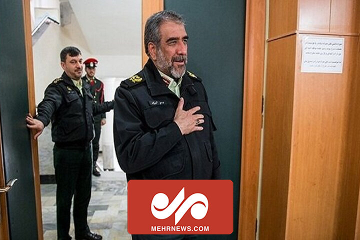 حضور فرمانده انتظامی تهران بزرگ در مدرسه شاهد رهروان
امام