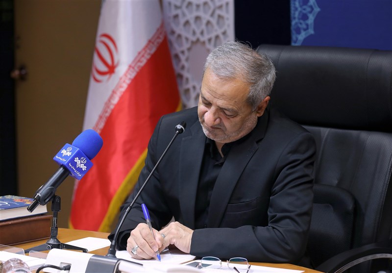 آینده ایران با ذهنهای پرورده معلمان میدرخشد