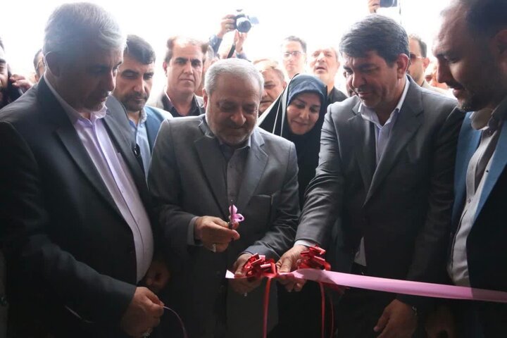 وزیرآموزش و پرورش دبستان پسرانه ۶ کلاسه سرجاز جیرفت را
افتتاح کرد