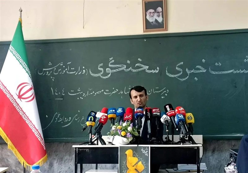 نشست خبری سخنگوی آموزش‌وپرورش در مدرسه‌ای با ۶ شهید جنگ ۱۲ روزه