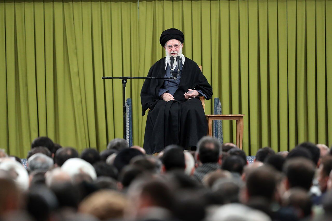 رهبر انقلاب: آغاز جنگ توسط آمریکا، واکنش منطقه‌ای در پی خواهد داشت