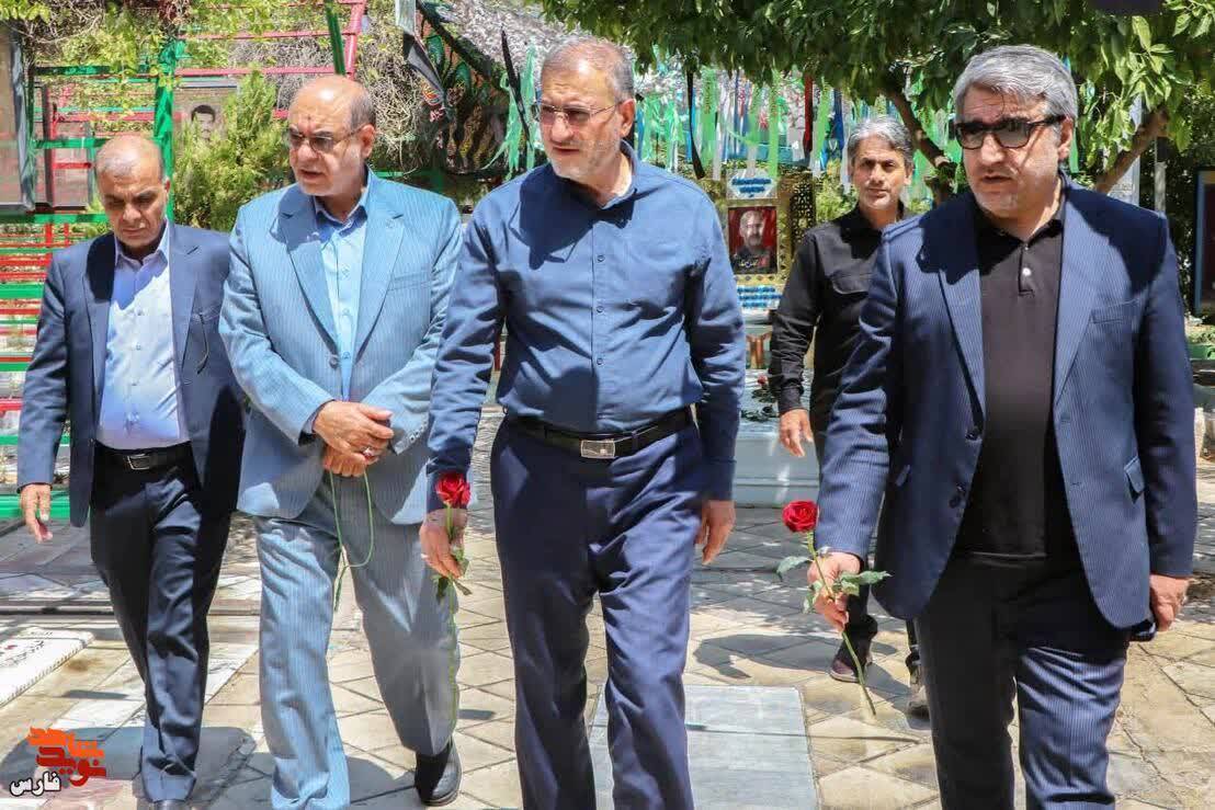 معاون بنیاد شهید با شهید دوران تجدید میثاق کرد