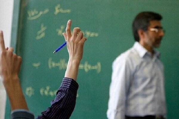 کارزار ۳۸هزار معلم برای افزایش حقوق